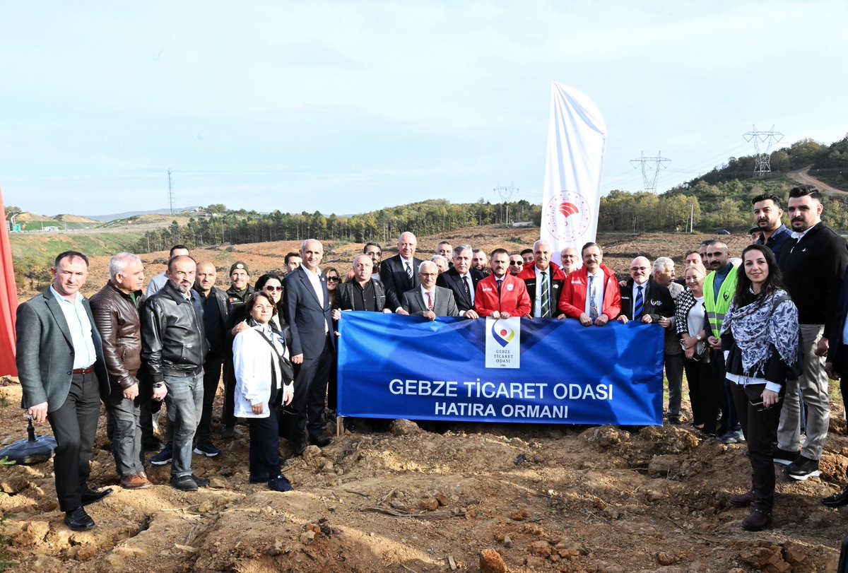 RHisarciklioglu's tweet photo. 📍Gebze - Kocaeli

Gebze Ticaret Odası Hatıra Ormanı’nda fidan dikimi gerçekleştirdik. 🌲

Gelecek nesillere daha yeşil, daha mavi, daha yaşanabilir bir dünya bırakmak dileğiyle… 
🌿 💧🌍 https://t.co/LWmd5Ef1WX