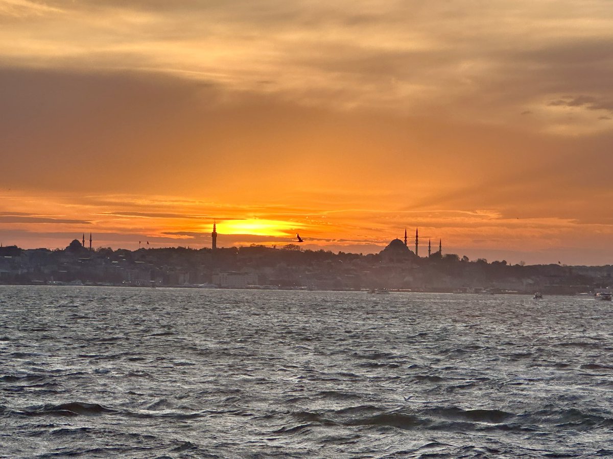 levent_trabzon's tweet photo. Akşam her zaman güzel @istanbul https://t.co/i8pBBjjHA3