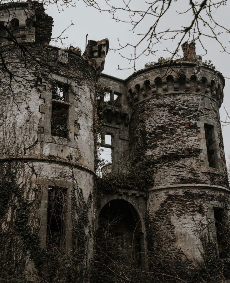 PolitikSunde's tweet image. Die Runenmagie erlebt in Deutschland eine neue Popularität, als Brücke zwischen Vergangenheit und Gegenwart. #Runes #RuneMagic #Heathenry #Occult #Germany