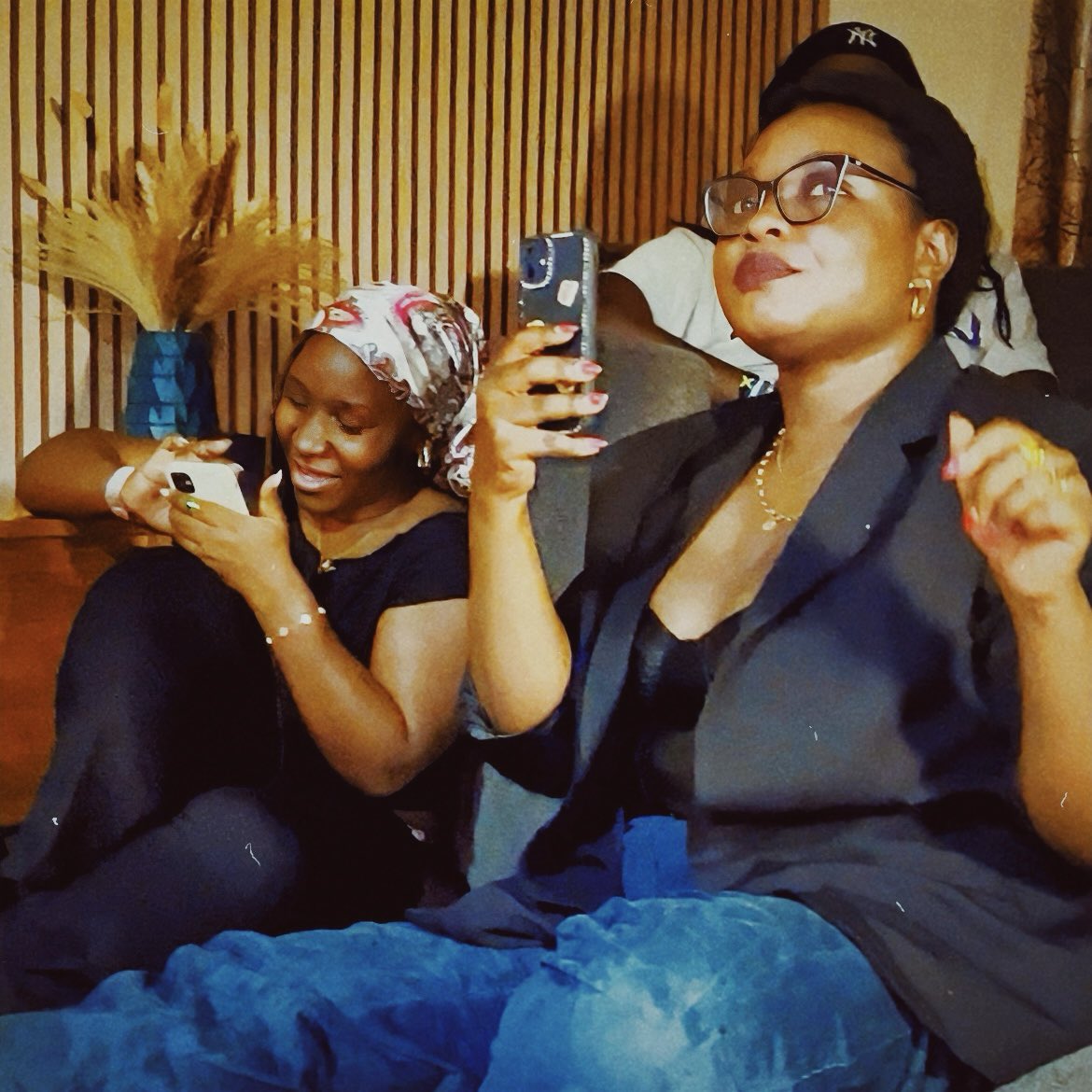 the dynamic duo!!! when <a href="/lamusounds/">INFINITY EP 🎶 Out Now</a> joined <a href="/NiweAkeine/">🐘A QUEEN. AYY!👸🏾</a> to give us an ethereal &amp; melodic performance of their generational anthem “Bomboclat Boi”🫰🏾✨

We felt alive! left off needing more 😮‍💨
#SOUNDBOX  #atHOMEwithAKEINE