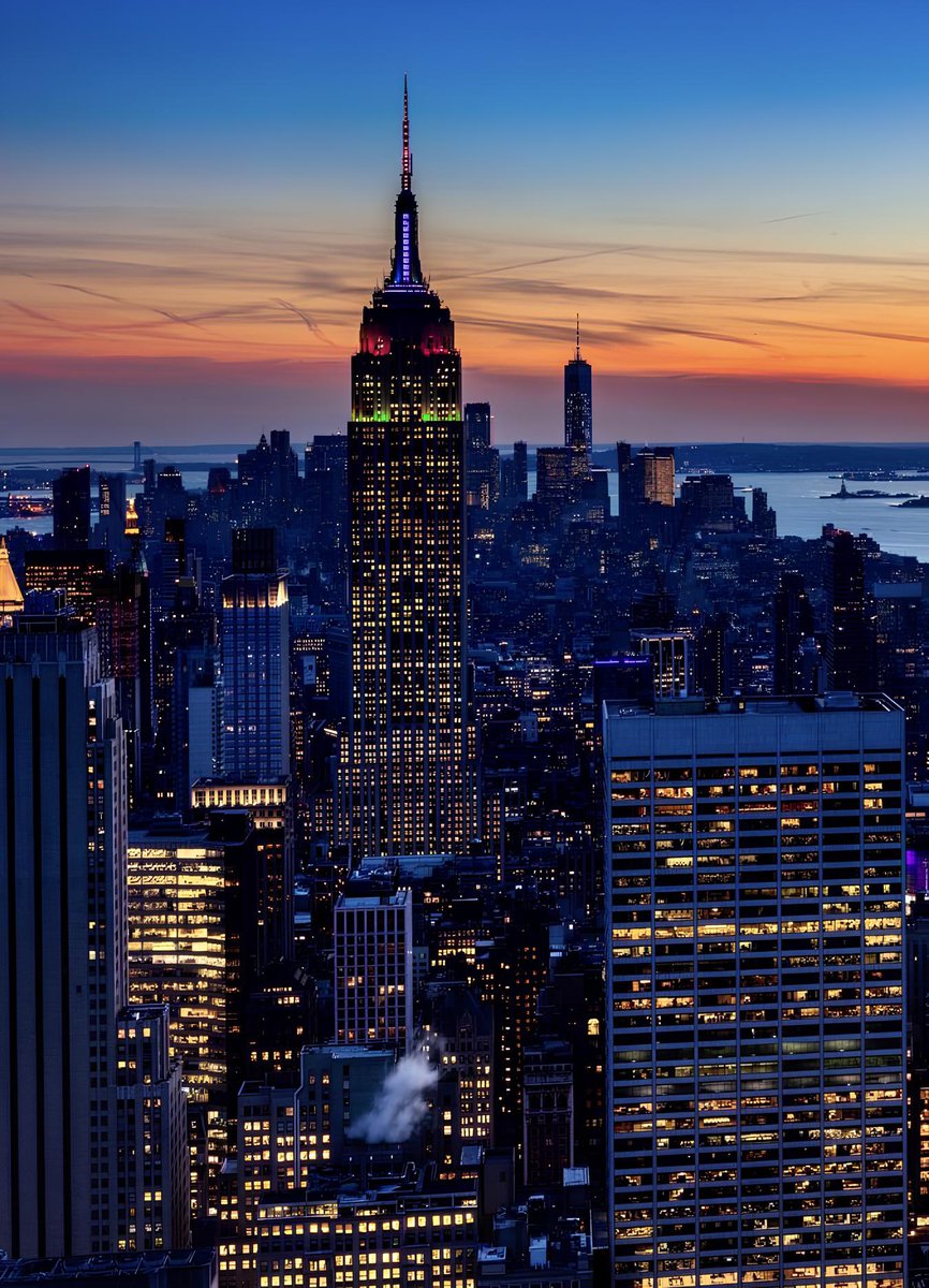 Good morning friends 🖤

Can i have a gm?