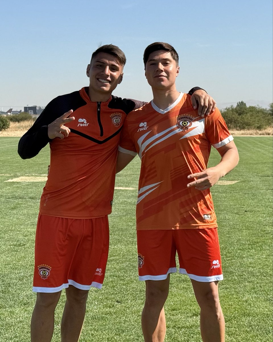 Cobreloa_SADP's tweet image. Listos para mañana! 👊🏻

El zorro realizó un nuevo entrenamiento con miras al inicio de la liguilla ⚽️

𝗗𝗲𝗷𝗮 𝘁𝘂𝘀 𝗯𝘂𝗲𝗻𝗮𝘀 𝘃𝗶𝗯𝗿𝗮𝘀 𝗮𝗹 𝗽𝗹𝗮𝗻𝘁𝗲𝗹 𝗲𝗻 𝗹𝗼𝘀 𝗰𝗼𝗺𝗲𝗻𝘁𝗮𝗿𝗶𝗼𝘀 👇🏻⌨️

¡ᴠᴀᴍᴏꜱ ᴄᴏɴ ᴛᴏᴅᴏ ᴄᴏʙʀᴇʟᴏᴀ ǫᴜᴇʀɪᴅᴏ! 🦊🔥
