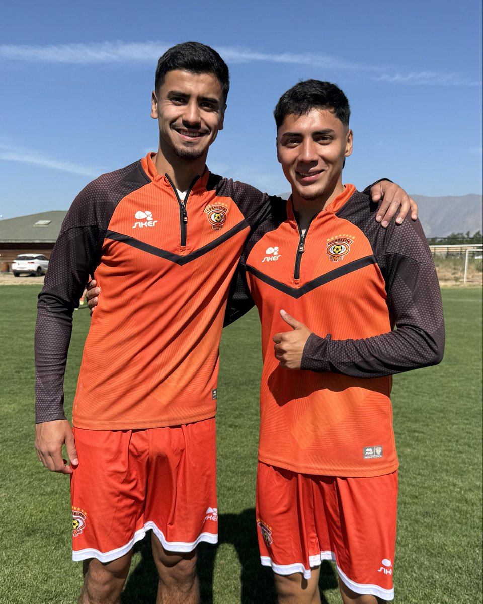Cobreloa_SADP's tweet image. Listos para mañana! 👊🏻

El zorro realizó un nuevo entrenamiento con miras al inicio de la liguilla ⚽️

𝗗𝗲𝗷𝗮 𝘁𝘂𝘀 𝗯𝘂𝗲𝗻𝗮𝘀 𝘃𝗶𝗯𝗿𝗮𝘀 𝗮𝗹 𝗽𝗹𝗮𝗻𝘁𝗲𝗹 𝗲𝗻 𝗹𝗼𝘀 𝗰𝗼𝗺𝗲𝗻𝘁𝗮𝗿𝗶𝗼𝘀 👇🏻⌨️

¡ᴠᴀᴍᴏꜱ ᴄᴏɴ ᴛᴏᴅᴏ ᴄᴏʙʀᴇʟᴏᴀ ǫᴜᴇʀɪᴅᴏ! 🦊🔥