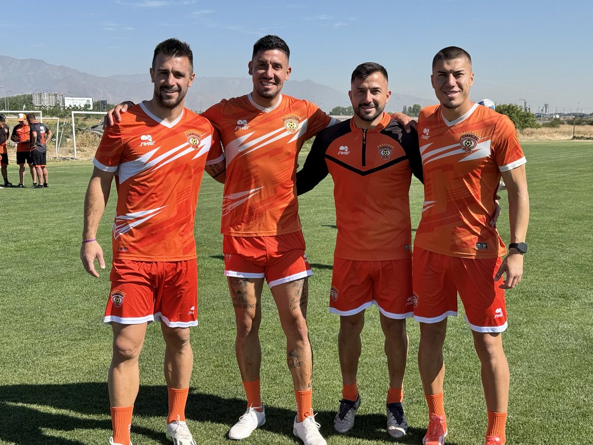 Cobreloa_SADP's tweet image. Listos para mañana! 👊🏻

El zorro realizó un nuevo entrenamiento con miras al inicio de la liguilla ⚽️

𝗗𝗲𝗷𝗮 𝘁𝘂𝘀 𝗯𝘂𝗲𝗻𝗮𝘀 𝘃𝗶𝗯𝗿𝗮𝘀 𝗮𝗹 𝗽𝗹𝗮𝗻𝘁𝗲𝗹 𝗲𝗻 𝗹𝗼𝘀 𝗰𝗼𝗺𝗲𝗻𝘁𝗮𝗿𝗶𝗼𝘀 👇🏻⌨️

¡ᴠᴀᴍᴏꜱ ᴄᴏɴ ᴛᴏᴅᴏ ᴄᴏʙʀᴇʟᴏᴀ ǫᴜᴇʀɪᴅᴏ! 🦊🔥