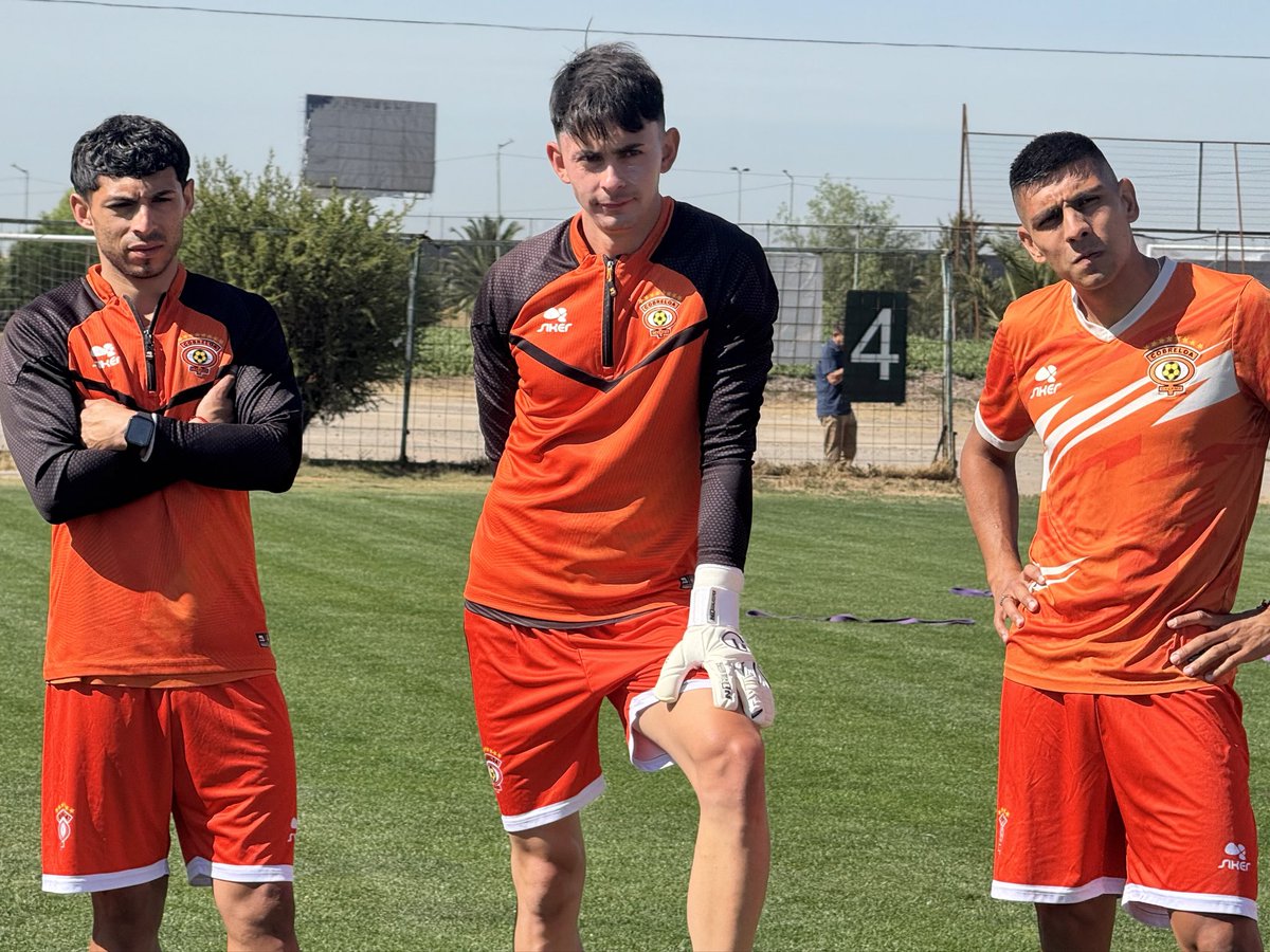 Cobreloa_SADP's tweet image. Listos para mañana! 👊🏻

El zorro realizó un nuevo entrenamiento con miras al inicio de la liguilla ⚽️

𝗗𝗲𝗷𝗮 𝘁𝘂𝘀 𝗯𝘂𝗲𝗻𝗮𝘀 𝘃𝗶𝗯𝗿𝗮𝘀 𝗮𝗹 𝗽𝗹𝗮𝗻𝘁𝗲𝗹 𝗲𝗻 𝗹𝗼𝘀 𝗰𝗼𝗺𝗲𝗻𝘁𝗮𝗿𝗶𝗼𝘀 👇🏻⌨️

¡ᴠᴀᴍᴏꜱ ᴄᴏɴ ᴛᴏᴅᴏ ᴄᴏʙʀᴇʟᴏᴀ ǫᴜᴇʀɪᴅᴏ! 🦊🔥