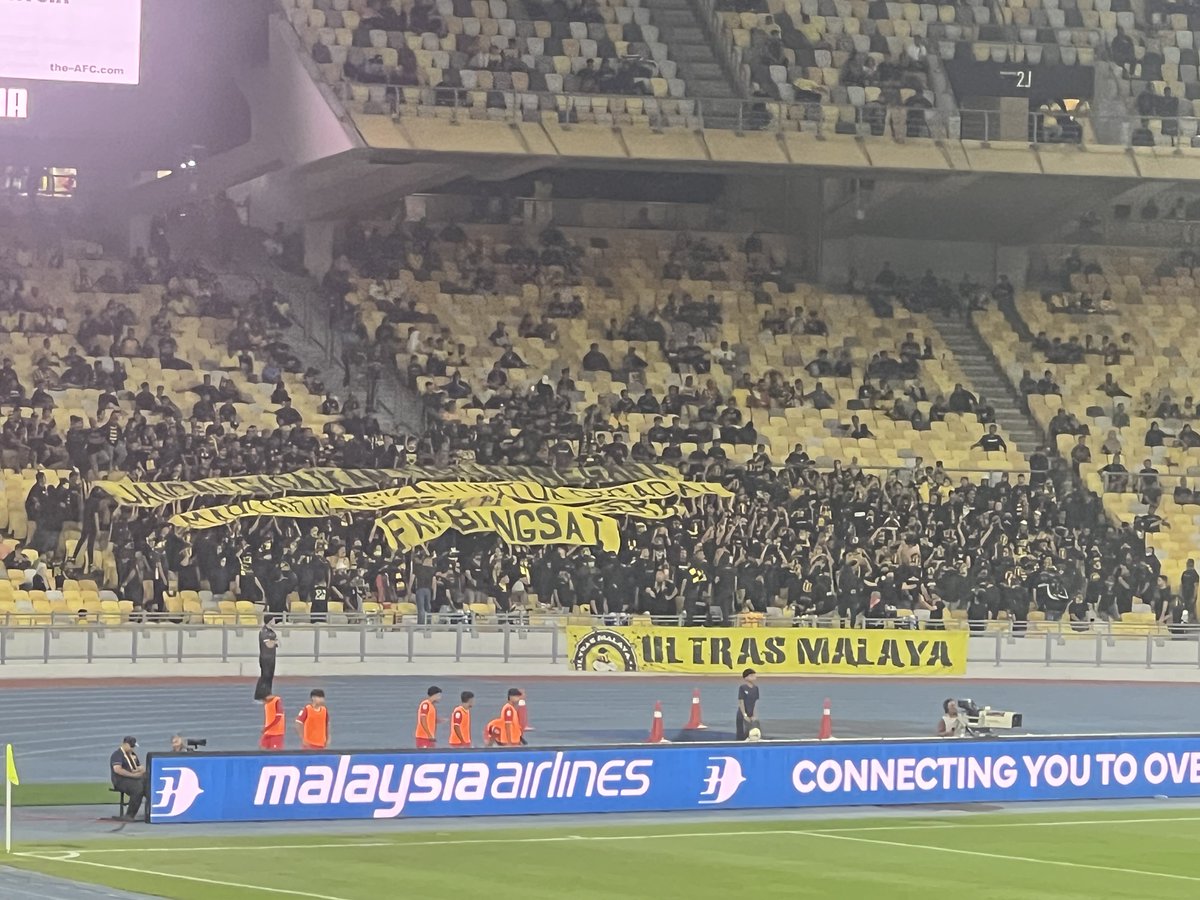 avineshW90's tweet photo. The CEO aka Consultant is getting quite the song from the Ultras. And they have unfurled the infamous tagline again. https://t.co/LbJTJedtRL