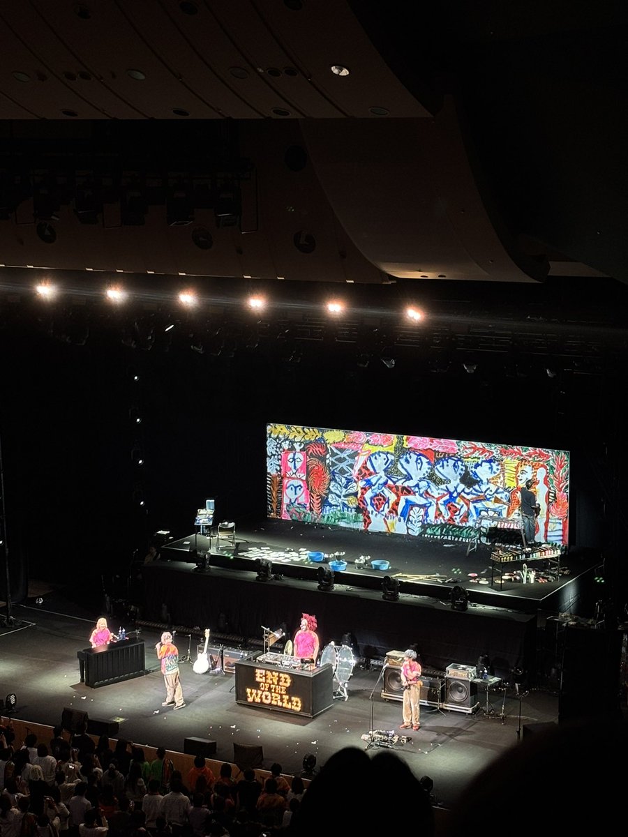 2001_SKOW's tweet photo. やっぱりSEKAI NO OWARIが一番って毎回言ってる＾＾ https://t.co/mzpcCVUjBT