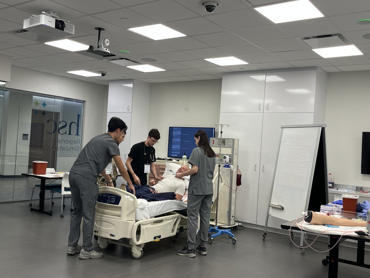 UNTHealth_TCOM's tweet image. He&apos;s one of the great minds in medicine, but you never know what TCOM’s Dr. Sam Selby will cook up for students in the simulation lab these days. This time, they encountered a patient with Anaphylactic shock and a patient who had walked in after a chainsaw accident. Great work!