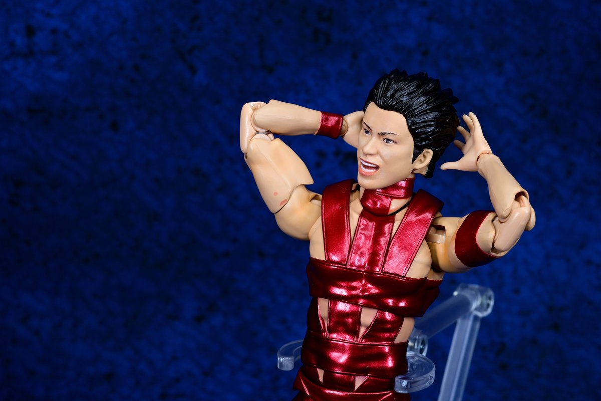 Model_Azumaudo's tweet image. S.H.Figuarts 西川貴教
サクサクと撮影。この手のフィギュア実は買うの初めて。思ったより動かしやすくて助かる。美プラの構造とよく似てるから経験が生きたか。手首のパーツが破損しそうで本当に怖い。
顔の造形と筋肉の造形がすごい。適当に構えるだけでなんか笑えるのずるい。