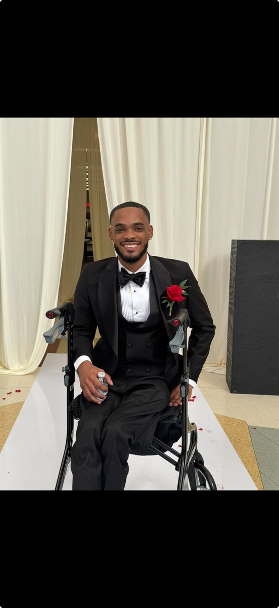 FlawsyTre's tweet image. Took pain and turned it into presence… that’s why the suit hit different.