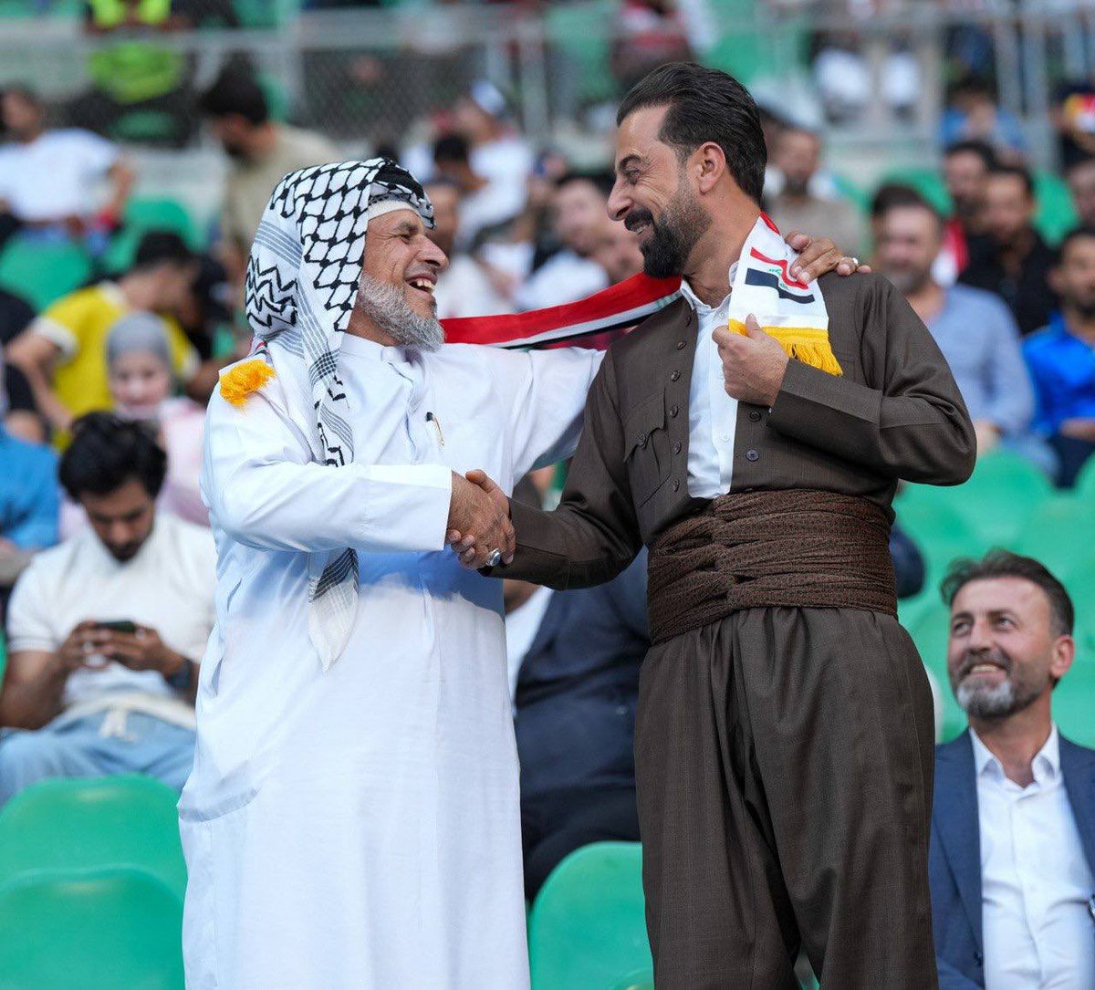Aws_cule's tweet photo. أجمل صورة من المدرجات وصلت ❤️🇮🇶 https://t.co/dZlU8YYMTr