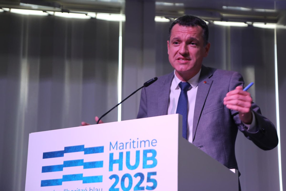 bluenetcat's tweet photo. 7 — MARITIME HUB 2025 👔 INTERVENCIÓ DEL CONSELLER
CATALÀ
A les 13:30, l'Honorable Sr. Òscar Ordeig i Molist, conseller d'Agricultura, Ramaderia, Pesca i Alimentació de la Generalitat de Catalunya, pren la paraula per compartir la visió i el compromís del Govern amb el sector marítim i pesquer i amb el futur de l'economia blava a Catalunya.
Un moment clau per conèixer de primera mà les línies estratègiques que marcaran el camí des del Govern de la Generalitat.
#MaritimeHub2025 #BlueNetCat #Quebec #RéseauQuébecMaritime #transferencia #economiablava #innovacio #EstrategiaMaritima #PolíticaMarítima #CooperacióInternacional #Generalitat #Gencat #Talent #IA #Emprenedoria #SolucionsDigitals #PortInnovation #FuturBlau

ENGLISH
At 13:30, the Honorable Mr. Òscar Ordeig i Molist, Minister of Agriculture, Livestock, Fisheries, and Food of the Government of Catalonia, took the floor to share the Government’s vision and commitment to the maritime and fishing sector and to the future of the blue economy in Catalonia.
A key moment to learn firsthand the strategic lines that will guide the path of the Catalan Government.

ESPAÑOL
A las 13:30, el Honorable Sr. Òscar Ordeig i Molist, consejero de Agricultura, Ganadería, Pesca y Alimentación de la Generalitat de Catalunya, tomó la palabra para compartir la visión y el compromiso del Gobierno con el sector marítimo y pesquero y con el futuro de la economía azul en Cataluña.
Un momento clave para conocer de primera mano las líneas estratégicas que marcarán el camino desde el Gobierno de la Generalitat.