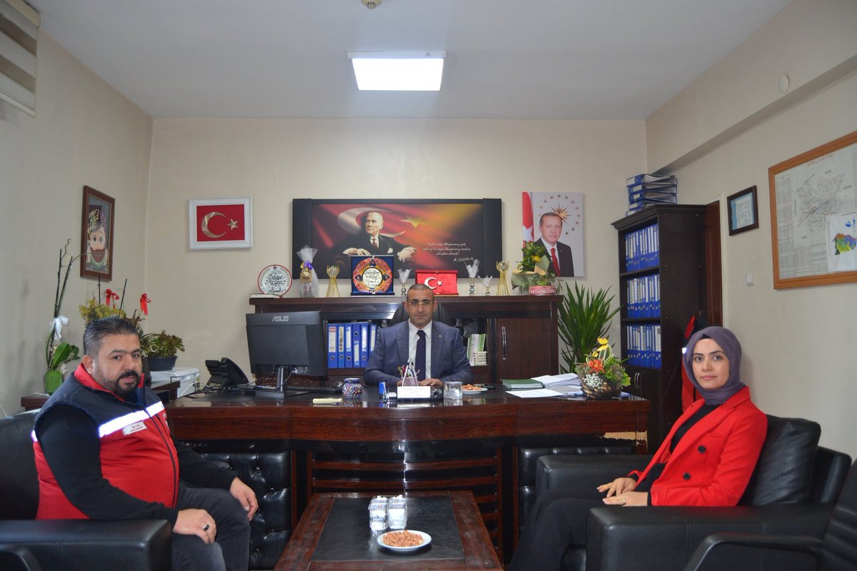 bismilkaymakam's tweet image. Kaymakamımız Sayın Recep Hasar, İlçe Tarım ve Orman Müdürlüğü&apos;nü ziyaret etti. 🚜 Rutin denetimler kapsamında; çiftçilere sağlanan destekler, güncel projeler ve tarımsal verimliliği artırma çalışmaları hakkında bilgi aldı.

@RecepHasar44