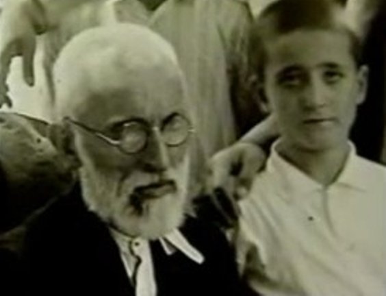 safwanSpiker7's tweet image. The last Ottoman şeyhülislâm Mustafa Sabri Effendi رح (d. 1954) describes the essence of Islamic religio-politics in opposition to the modern State:

"The idea of our religious reformists [i.e., Muslim modernists and secularists] is “since we are not able to build our world,

🧵