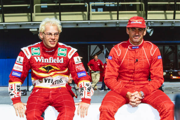 DiegoAlonsoF1's tweet photo. Jacques Villeneuve es íntimo amigo de Olivier Panis (fueron compañeros en BAR y son de la misma generación francófona). Panis es socio de negocios de Mick Doohan. Ambos dirigen la división de pilotos de la agencia Aces Management Group.

Igual así se entiende mejor todo. https://t.co/bEYYN0Ota7
