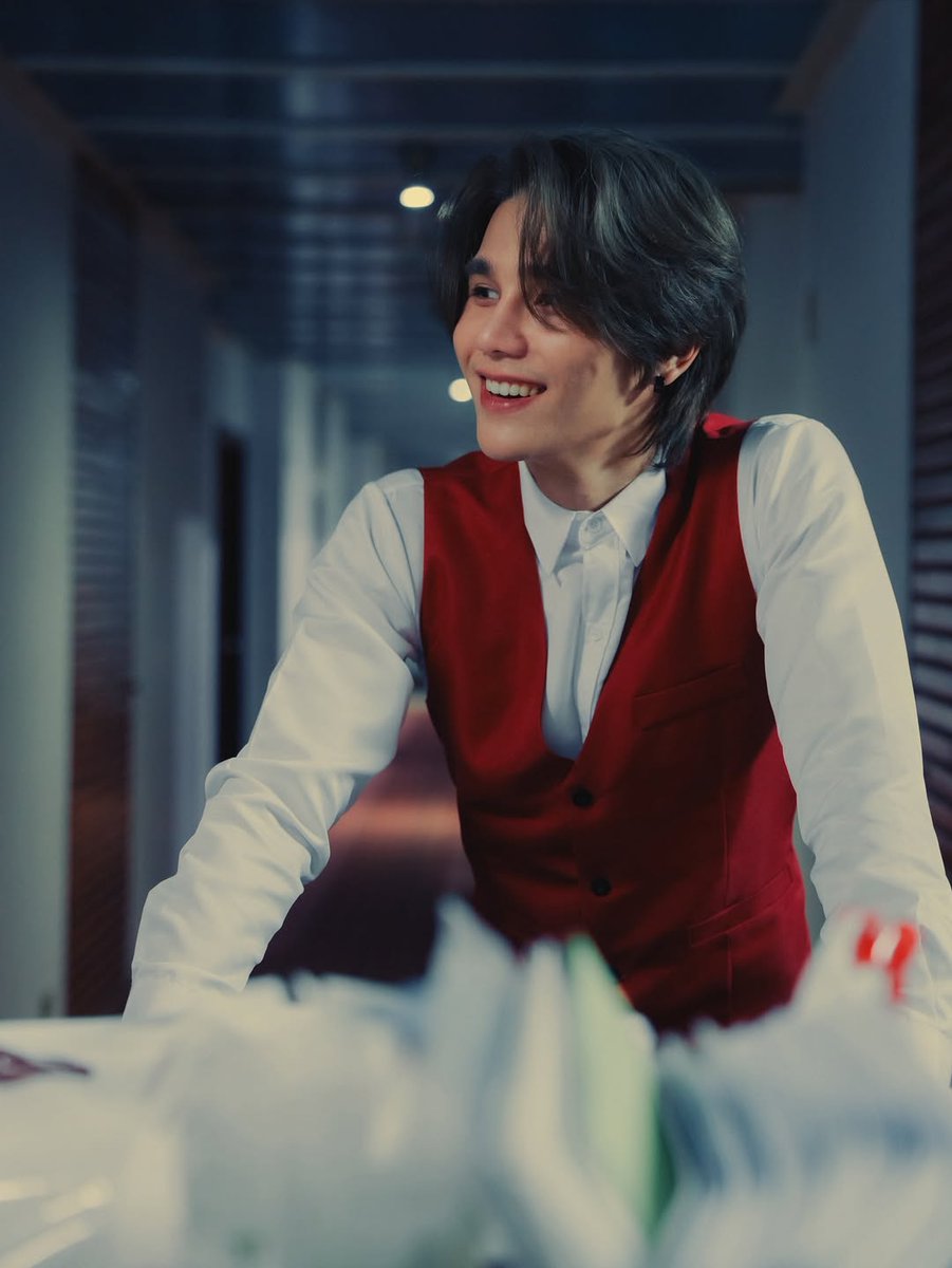 SATURDAYSSBR's tweet image. O fotógrafo Net Yee (@/net.yee) divulgou em seu perfil no Instagram novas imagens dos bastidores de Golden Night. Confira:

Link no instagram: instagram.com/p/DRMhPe0D3s4/…

「🦎」
#GoldenNight
#RedGiantEPAlbum
#JeffSatur @jeffsatur
#JeffSaturRedGiantEPAlbum