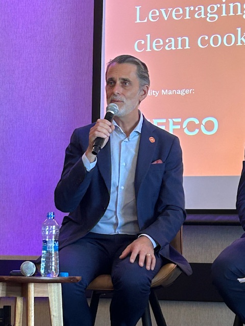 supa_moto's tweet photo. Our CEO @mattiasohlson spoke at the @LobitoCorridor about leveraging carbon finance to accelerate access to clean cooking in Zambia🇿🇲.
#supamoto #emergingcookingsolutions #cleancooking #lobitocorrior #cleancookingzambia https://t.co/JPJskcWqVf