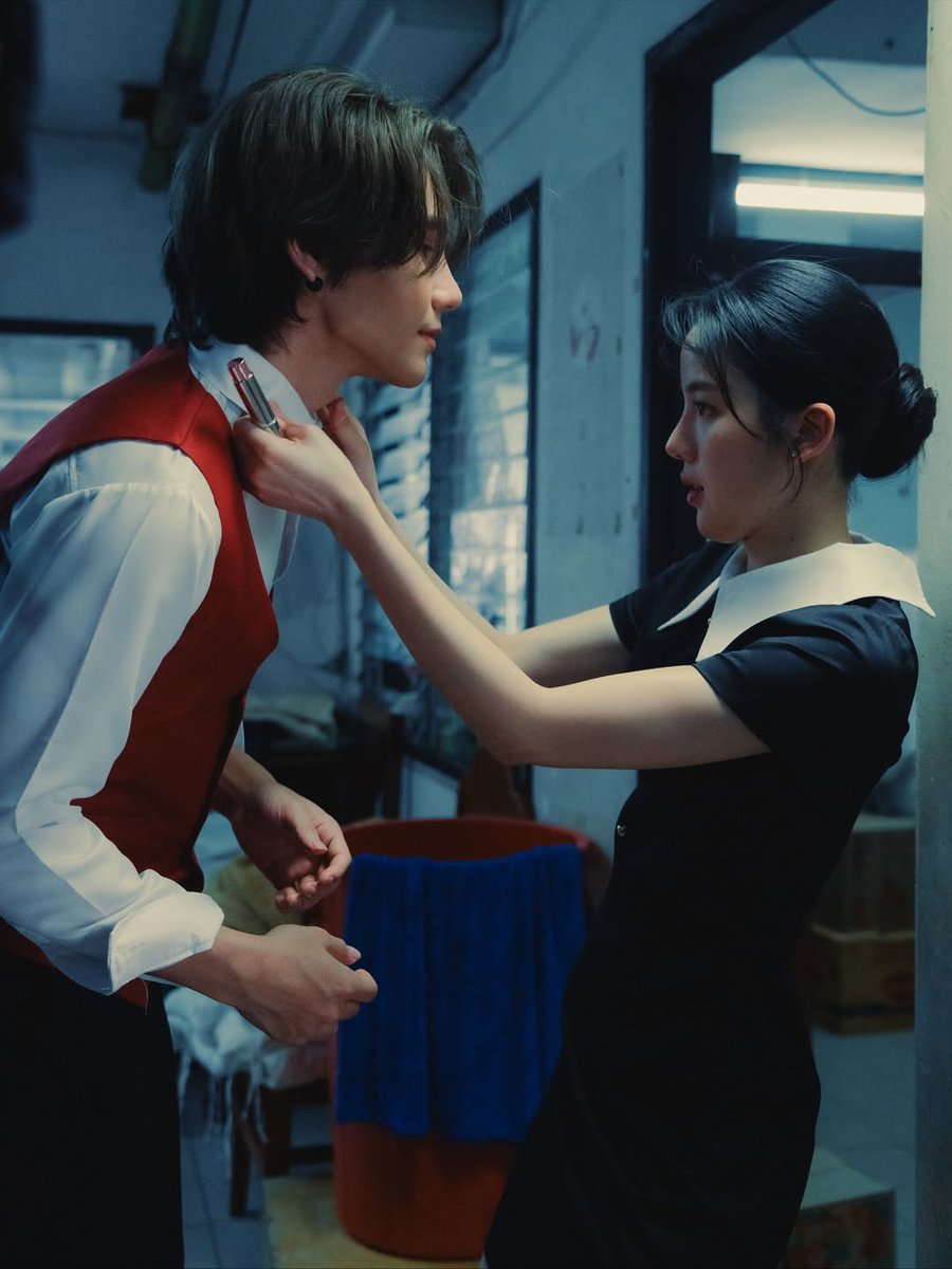 SATURDAYSSBR's tweet image. O fotógrafo Net Yee (@/net.yee) divulgou em seu perfil no Instagram novas imagens dos bastidores de Golden Night. Confira:

Link no instagram: instagram.com/p/DRMhPe0D3s4/…

「🦎」
#GoldenNight
#RedGiantEPAlbum
#JeffSatur @jeffsatur
#JeffSaturRedGiantEPAlbum