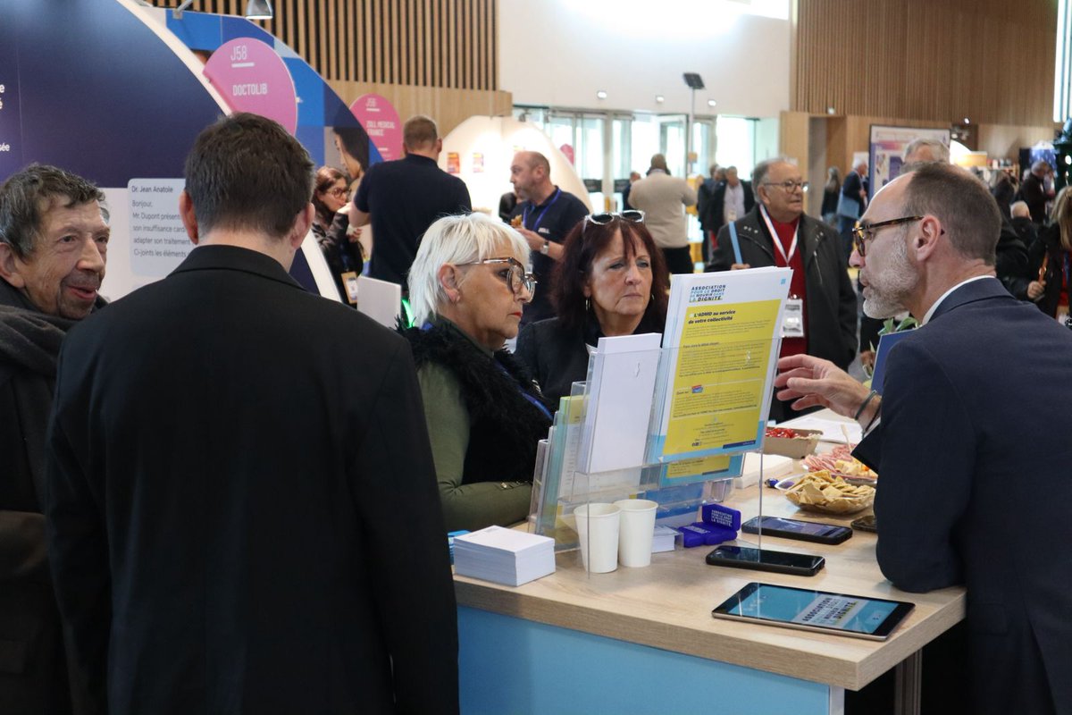 👩🏼‍🦰🧓🏼 Comme chaque année, notre association participe au Salon des maires et des collectivités locales (#SMCL2025) à Paris, Porte de Versailles,  pour porter la voix de celles et ceux qui défendent le droit de choisir  leur fin de vie, dans le respect de leur liberté et de leur