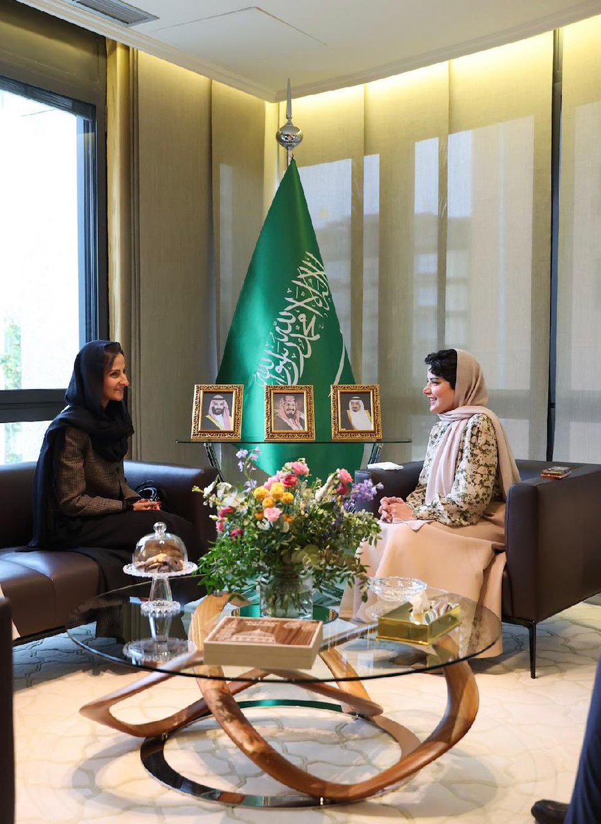 KSAembassyES's tweet photo. S. A. la Embajadora @HaifaAlMogrin se reunió con S.A.R. Sara bint Bandar Al Saud, Directora Ejecutiva del Consejo Internacional de Dátiles @intdcorg, donde abordaron formas de fortalecer la cooperación con España en diversos ámbitos. https://t.co/QOkogfn8EW