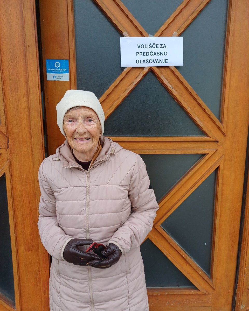 »Pri mojih letih nikoli ne veš. Zato želim imeti izbiro, da odločam o svojem življenju, če bi me slučajno doletela težka bolezen, ki se je ne bi dalo pozdraviti.

Zato sem šla glasovat, ker ne pustim, da odločajo drugi namesto mene. In če lahko jaz pri svojih 91-ih skočim do