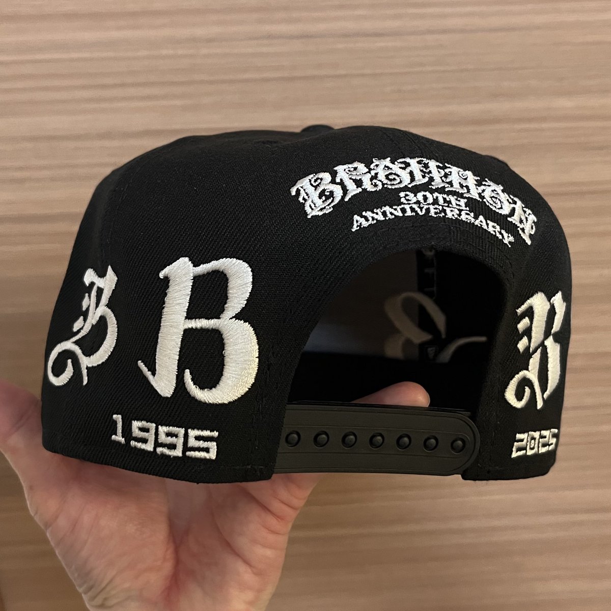 尽未来祭のキャップ届いた この写真から誰がこんなデザインって想像