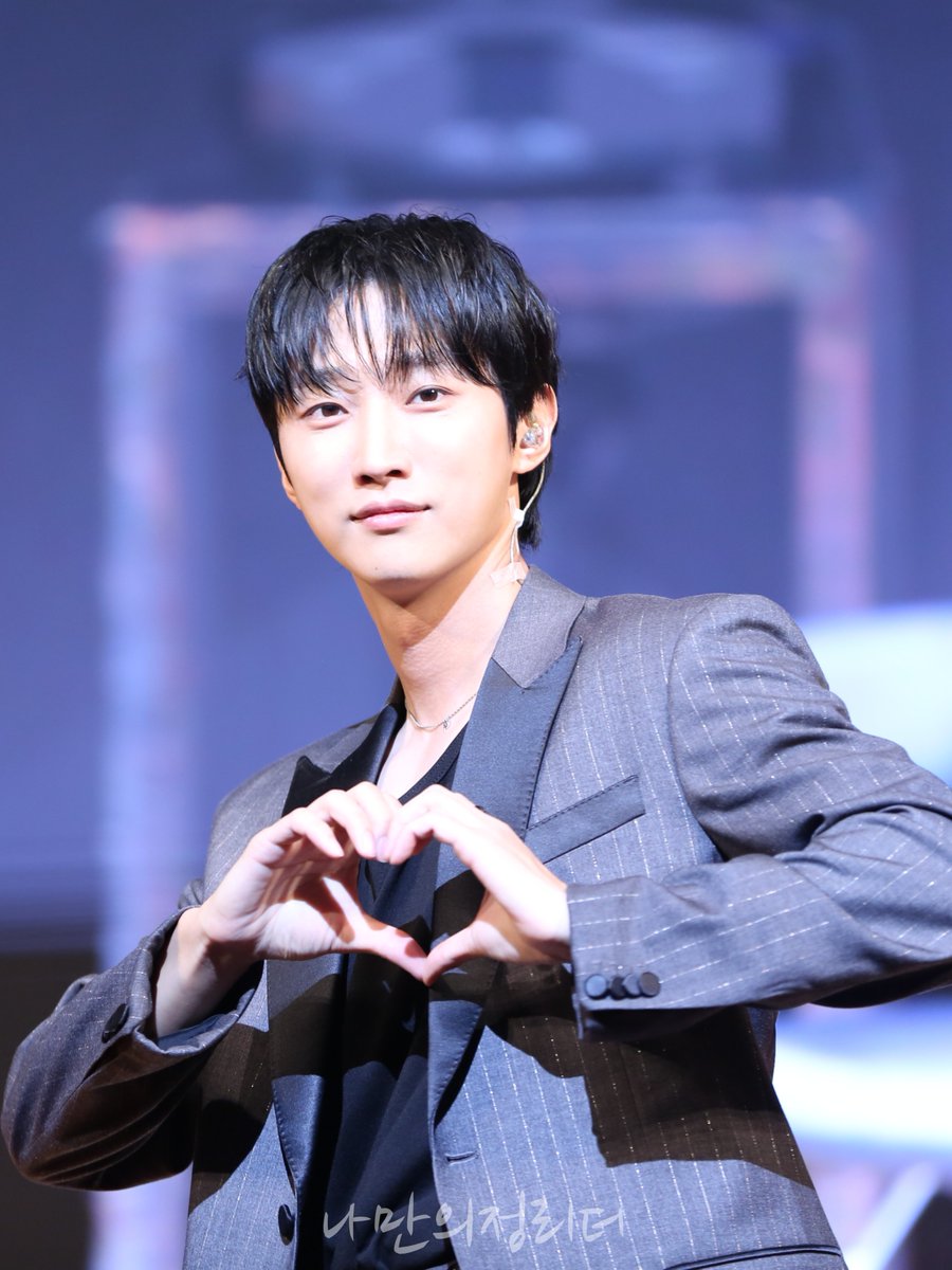 _jyfox's tweet photo. 진영아 생일축하해🎉 
많은 사랑 속에서 언제나 건강하고 행복하��� 바랄게💝
@_jinyoung911118  
#HAPPYJINYOUNGDAY #진영 #정진영 #JINYOUNG #ジニョン #振永 https://t.co/W7Byj9RjMr
