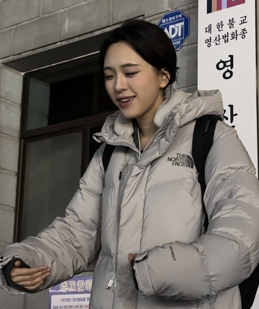 R0CKWILL0W's tweet image. 저화질의 최하윤이 너무 고트한 건에 관하여