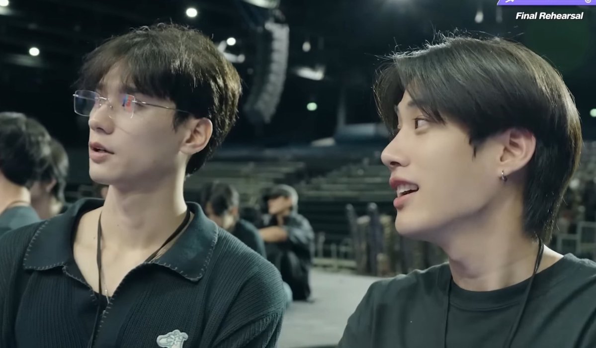 ff_morpor's tweet image. กิ๊งต๊อกไงหนูไม่คุ้นหูเลยหรอ

/เติ้ลกับเก่งทรงตำรวจแอค ๆ มาก 5555555555555555555555555555555

#BTSDMDSportDayPart1
#KengHarit #TLE_mtm