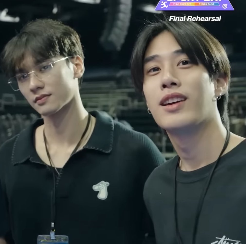 ff_morpor's tweet image. กิ๊งต๊อกไงหนูไม่คุ้นหูเลยหรอ

/เติ้ลกับเก่งทรงตำรวจแอค ๆ มาก 5555555555555555555555555555555

#BTSDMDSportDayPart1
#KengHarit #TLE_mtm