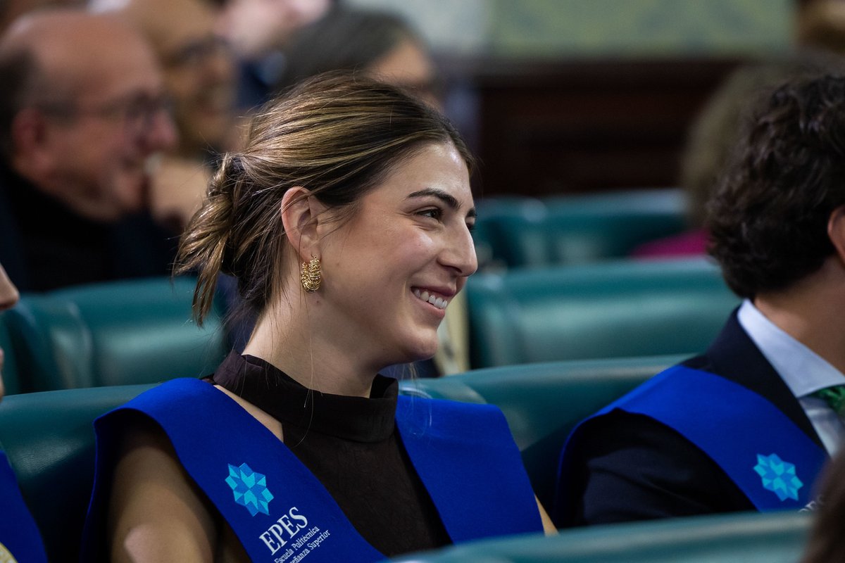 La_UPM's tweet image. Todas las entregas de diplomas son especiales, pero esta lo fue aún más si cabe 🎓 . Nuestra primera promoción del grado de Matemáticas 🔢  de la UPM ya tiene sus diplomas.
¡Enhorabuena!
📸 Ya puedes ver todas las fotos en nuestro Flickr  short.upm.es/6i8vl
 #somosUPM