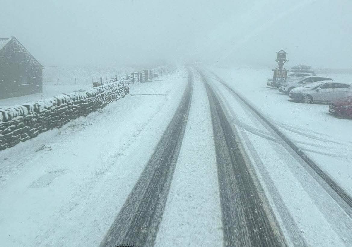 WeatherFrog_'s tweet image. Blakey Ridge in the North Yorkshire Moors National Park has had upto 2inches of snowfall so far today with more to come over the next 48 hours. 🌨️ 

There is more to with some Significant snow from showers Wednesday and Thursday
