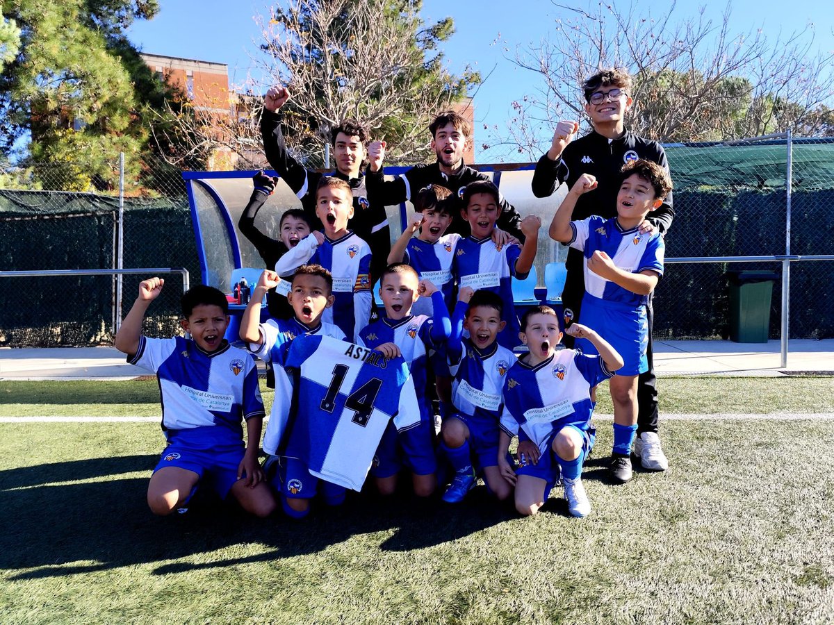 FutBaseCES's tweet image. 😁 Els 𝗣𝗥𝗘𝗕𝗘𝗡𝗝𝗔𝗠𝗜𝗡𝗦 continuen gaudint a cada partit!

🔥 Victòries del S8 A, S8 B, S7 A i S7 B jugant a un gran nivell

🤝🏻 Empat del S8 C en un gran partit 

👏🏻 Bona feina, arlequinats!

#FutBaseCES