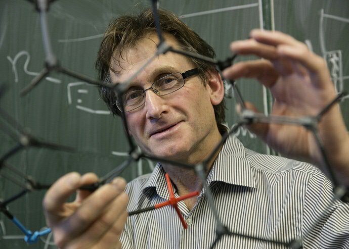 ypma_albert's tweet image. Ben Feringa, Dutch winner Nobel Prize for Chemistry, 2017, goes every Sunday to the church service.

#counterexample