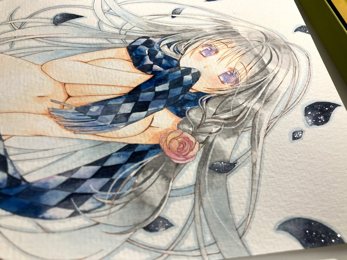 花びらは紺色の水彩顔料の上から銀のアクリルラメ乗せました キラキラ