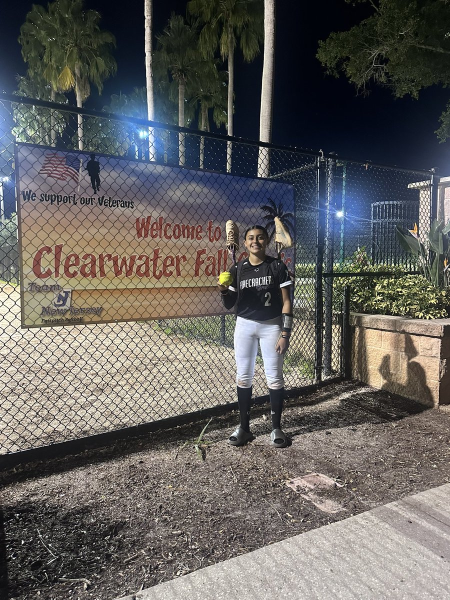 jasmineperalez2's tweet image. A Clearwater Bomb! A little better everyday is the goal. Let’s go! 

#Firecrackers #FirecrackerSoftball #Softball #5Tool #TripleThreat #MiddleInfield #SS #LeftySlapper #JasminePeralez