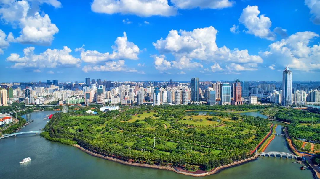 HiHainan's tweet photo. ✈️ 🎉 One more international route! On November 18, Haikou Meilan International Airport officially launched a direct flight route between Haikou and Penang, Malaysia, making it the third air link betwee Malaysia and Meilan Airport after Kuala Lumpur and Kuching. 

🧳🌴Biweekly flights are scheduled for every other Tuesday, Saturday, and Thursday.
#Hainan #FreeTradePort  #HainanFTP #SpecialCustomsOperations 
#CountDown #30Days #OpenChina #OpenHainan
