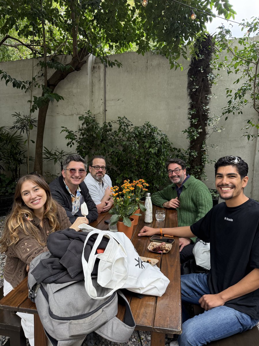 ileanamalacrino's tweet image. Day 2 at the Hacker House was meaty… 

Builders kicked off with the @stacks Meat &amp;amp; Greet before diving into an afternoon of technical workshops covering everything from why builders choose Bitcoin &amp;amp; Stacks, to Clarity, sBTC bridging, and real time apps with Chainhooks.