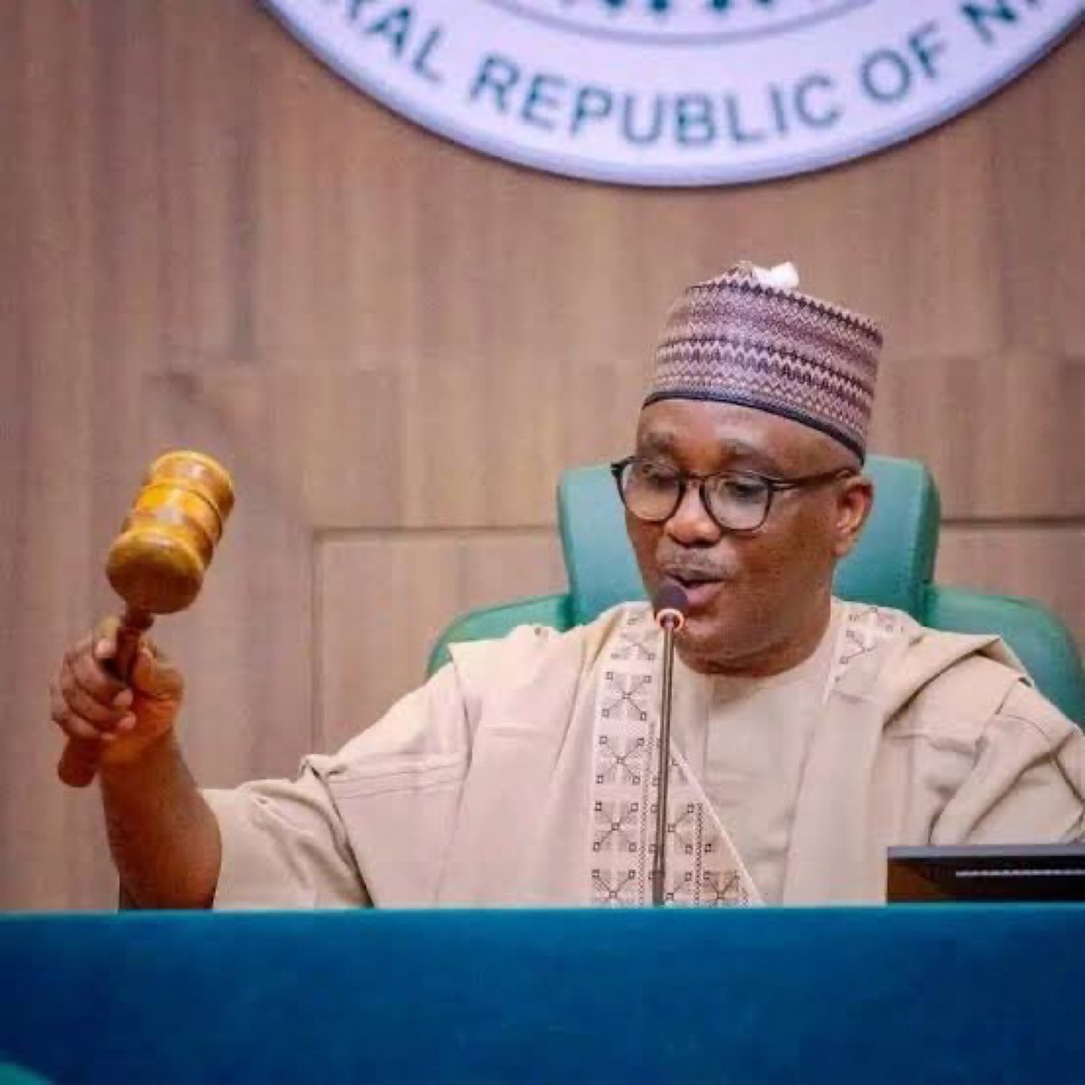 NigeriaStories's tweet image. BREAKING NEWS: A Bill to Lower Age Requirement for Senate and Governorship Seats to 30 Years Passes Second Reading at the House of Representatives