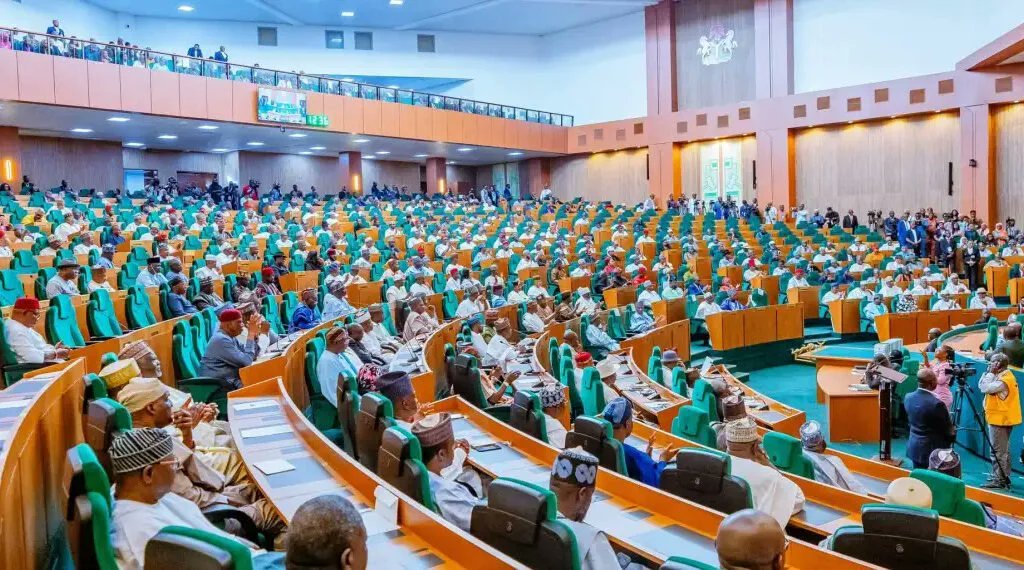 NigeriaStories's tweet image. BREAKING NEWS: A Bill to Lower Age Requirement for Senate and Governorship Seats to 30 Years Passes Second Reading at the House of Representatives