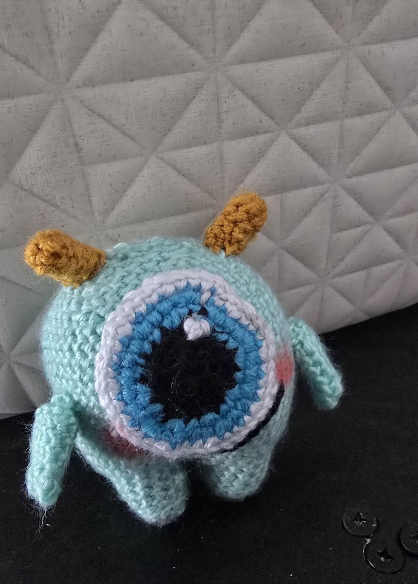 yumigurumi's tweet image. 👁️💚 Mike Wazowski tejido a mano y listo para asustar (¡o enamorar!) 

¿Quién quiere uno? 🧶✨

#MikeWazowski #MonstersInc #Crochet #Amigurumi #HechoAMano #TejidoAMano #HandMade #Disney #Pixar #Crafts
