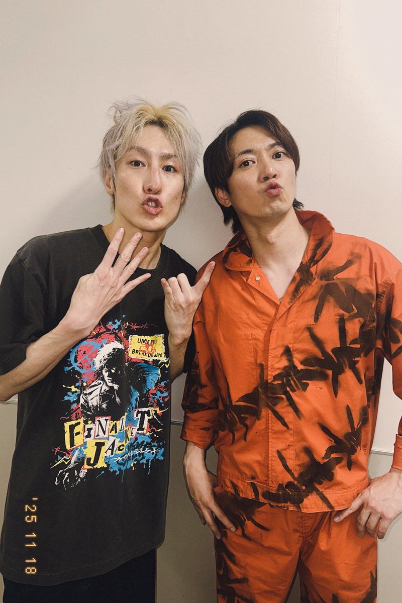 梅棒 20th Breakdown『FINAL JACKET』
今日も昼夜共にたくさんのご来場ありがとうございました！
タッツミーは本当に流石で会場をひとつにしてましたね！あの依頼内容が実現するといいな！応援しまくる！
明日は鳥ちゃん、コメント動画で言ってたみたいに何か持ってくるのかな？笑
#梅棒 #FINALJACKET