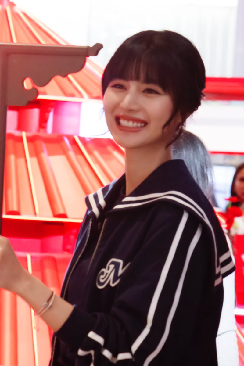 BlueSea_0923's tweet photo. She’s always giving the liveliest and cutest expressions.🥹

MOO Bangkok x Grace
#MOOXGrace
#Gracebudsarin https://t.co/wXowQEBU5C