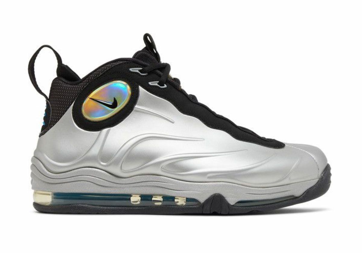 SneakerNews's tweet photo. Nike could be releasing the Total Foamposite Max in 2026

Frank Cooke of Nike teased the Retro on his IG stories 👀 

Full details >> https://t.co/hv6OZwtqq0 https://t.co/YPYvz0CxDL