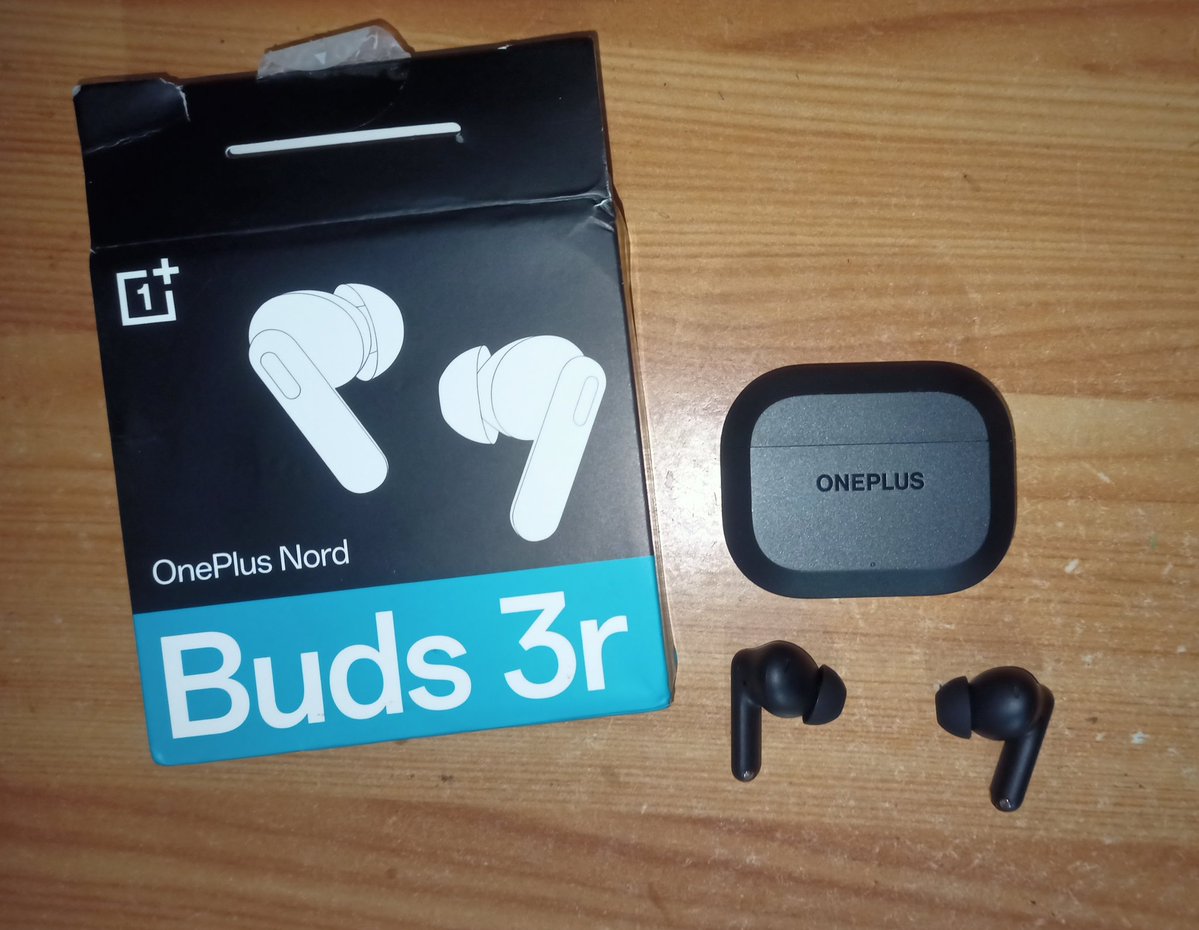 vigneshv3241's tweet image. Thank you so much @stufflistings for this amazing gift😍❤️ #OnePlusNordBuds3r 
Thank you @StyleListings
Di 😍❤️ #stufflistingsarmy