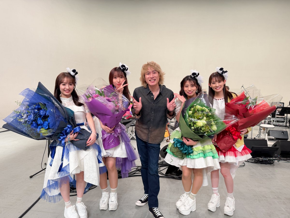 村長の坂崎幸之助さん、加藤いづみさん、やまもとひかるさん、伊藤多賀之さんと📸✨

ありがとうございました❤️💙💜💚

#フォーク村 #しおこうじ #れにこうじ
#TEAMSHACHI #シャチハッピーラストイヤー