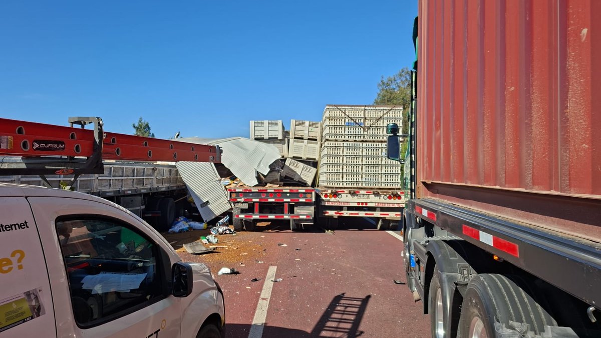 Congestión en Ruta 78 <a href="/rutadelmaipo/">Ruta del Maipo</a> por accidente en cercanías de Talagante. 3 pistas cerradas en dirección Santiago a <a href="/elpuertodechile/">Puerto San Antonio</a> / Atención transportistas.