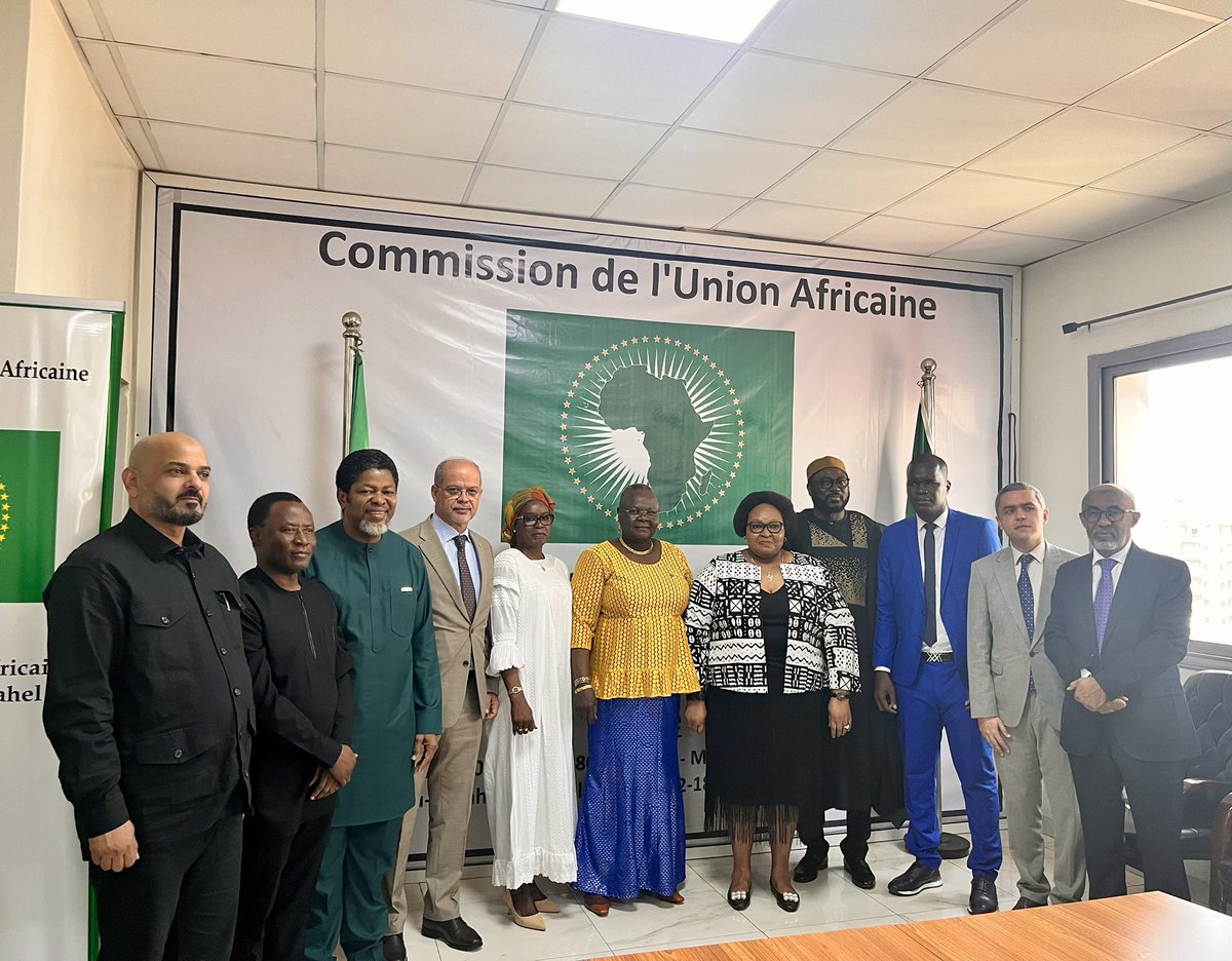 MoroccoinMLI's tweet photo. SEM @DrissIsbayene a été nommé en tant que Président intérimaire du Groupe des Amb. africains au Mali en l'absence du President en exercice, lors de la 15ᵉ réunion ordinaire, à laquelle ont pris part le nouveau Chef de @MISAHELOFFICIEL et des représentants de la #FECAM https://t.co/sL4y7fmsML