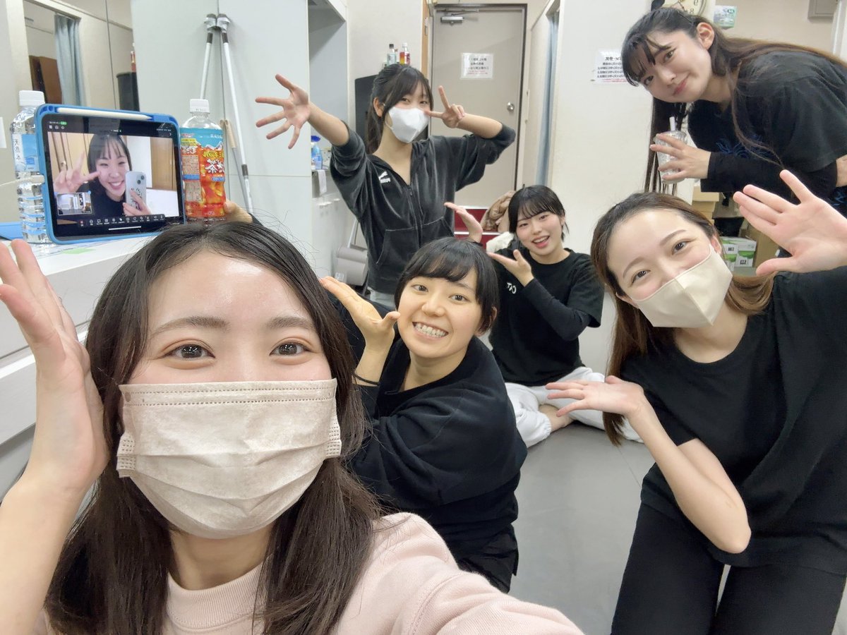 #藤川クリコン2025

ダンサーズの6人で写真撮れました☺︎🤳🏻
うれしいい🌼

今日は振付のあかねさんは
オンラインで見てくださいました🥲

このメンバーはリフトにも挑戦して
日々踊りと向き合ってます💃🏻
それぞれ素敵な見せ場も🪄
おたのしみにっ

がんばるどお！！

🎫 shibai-engine.net/prism/webform.…