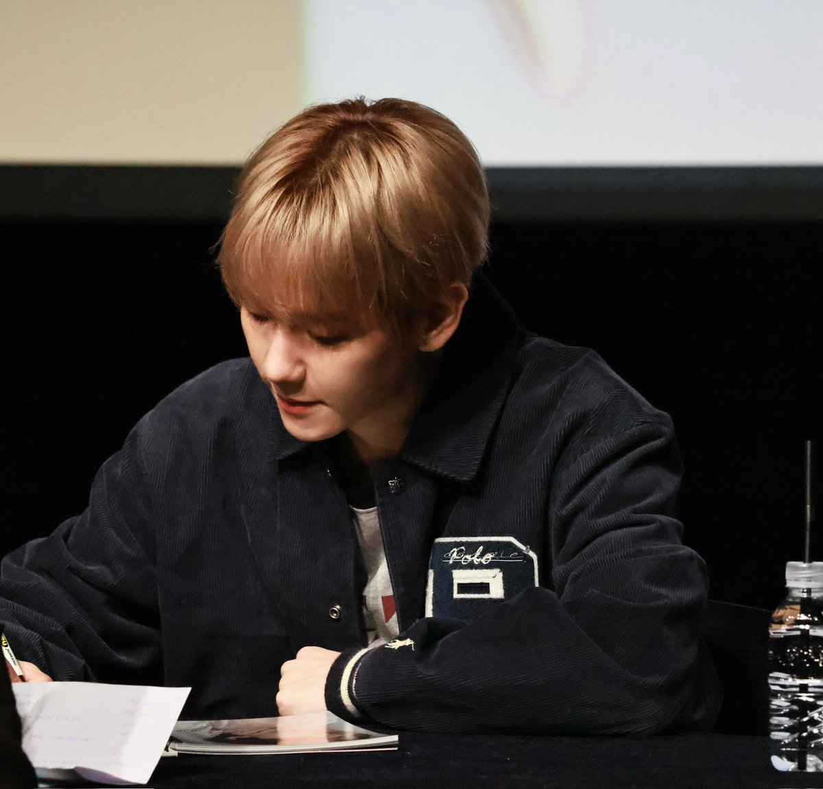 Connie_0507's tweet photo. 251118 WM 사인회
너무 귀여워❤️
@B_hundred_Hyun @BAEKHYUN_INB100 
#BAEKHYUN #백현 #伯贤 https://t.co/1KGv4jps89